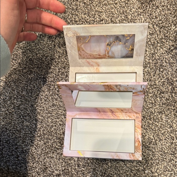 Mascara/ Seint Brand Marble Makeup Palettes - Picture 2 of 6